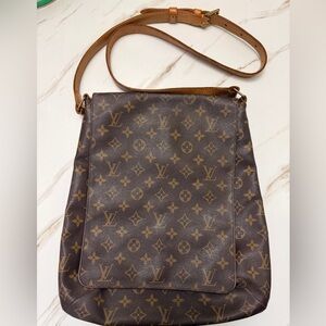 Louis Vuitton Musette Salsa GM Monogram
Shoulder Bag